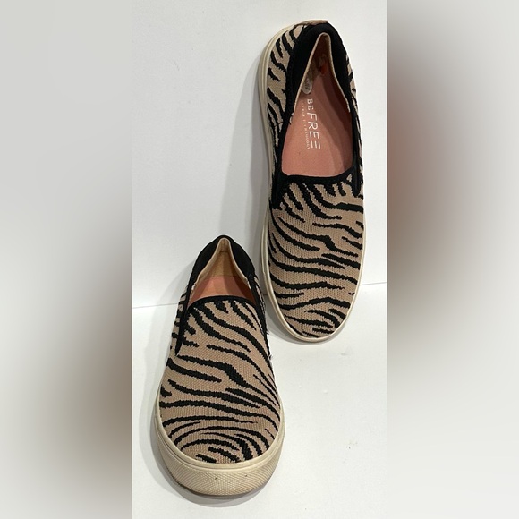 Dr. Scholl's Shoes - Dr Scholl's Women Slip On Sneakers Zebra Print Knit Casual Comfort Shoes Sz 9.5
